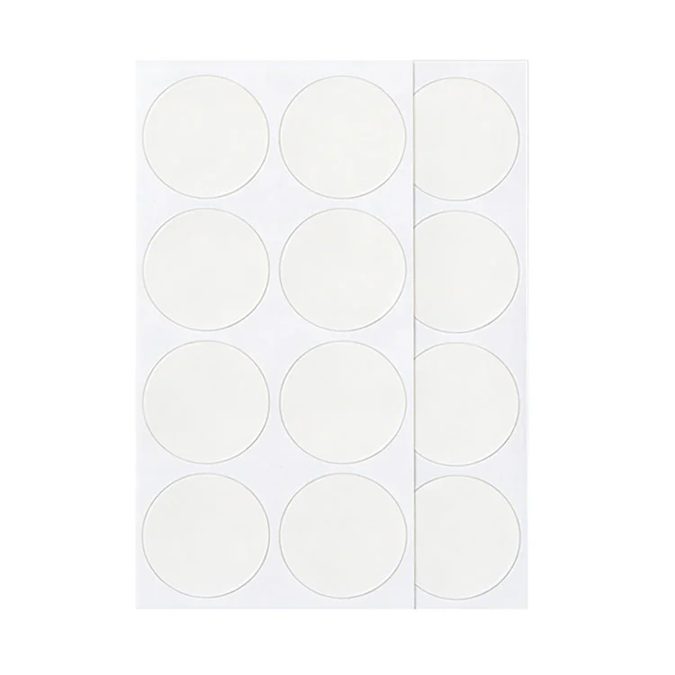 Lindos parches de espinillas en forma de corazón para curar